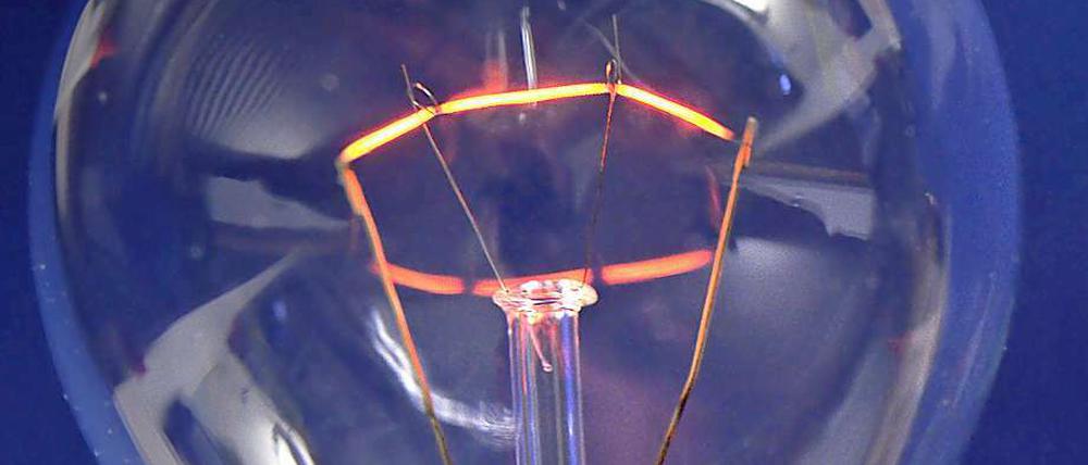 Das ab 1. September in Deutschland geltende Verkaufsverbot für herkömmliche Glühlampen soll nach dem Willen der EU entschlossen durchgesetzt werden.