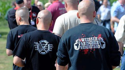 Rechtsextremisten begingen im ersten Halbjahr 2012 mehr als 6000 Straftaten, davon waren 256 Gewalttaten.