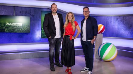 Football is coming home: Wolff-Christoph Fuss, Andrea Kaiser und Sat1-Moderator Matthias Opdenhövel.