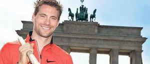 Alles im Griff. Stabhochspringer und Olympia-Silbermedaillen-Gewinner Björn Otto will bei „Berlin fliegt“ für Deutschland den Titel verteidigen. Foto: dpa