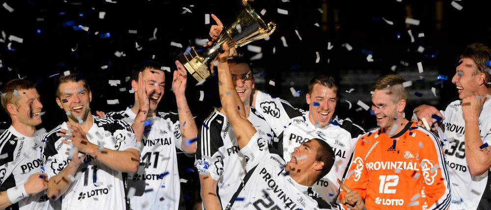 Alles ist nicht genug. Die Handballer des THW Kiel feierten vergangene Saison das Triple aus Meisterschaft, Pokal und Champions League. Doch obwohl der Rekordmeister zuletzt schon jedes einzelne Bundesligaspiel gewann, will Kiel immer noch mehr.