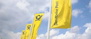 Um die schwarzen Schafe zu finden, schicken die Detektive Fangbriefe herum.