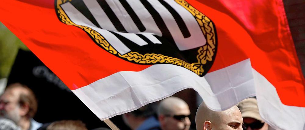 Drei Prozent der Wähler in Mecklenburg-Vorpommern sind nach wie vor vom Parteiprogramm der rechtsextremen NPD überzeugt.