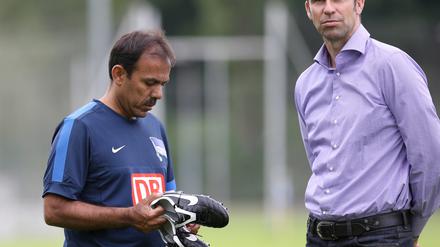 Schlechte Zeiten bei Hertha BSC. Michael Preetz (r.) spricht mit dem Tagesspiegel. 
