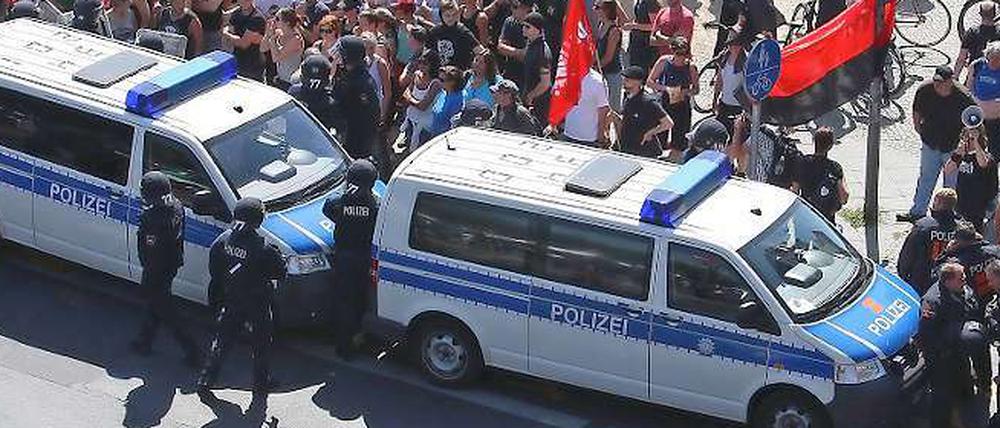 Wie nah darf Protest sein? Im Fall Rainer Schwarz entschieden die Behörden: Ziemlich nah dran.