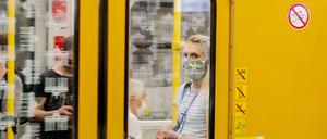 In Bahnen und Bussen gilt Maskenpflicht - doch reicht das? 