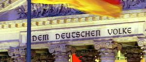 Bundeshaushalt erzielt Milliardenüberschuss im ersten Halbjahr 2012: Im Gesamtjahr gab es das zuletzt 2007.