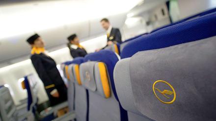 Der drohende Streik der Flugbegleiter der Lufthansa wurde erst mal abgewendet. Es wird weiter verhandelt.