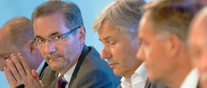 Matthias Platzeck und Klaus Wowereit auf einer Pressekonferenz am 16. August.