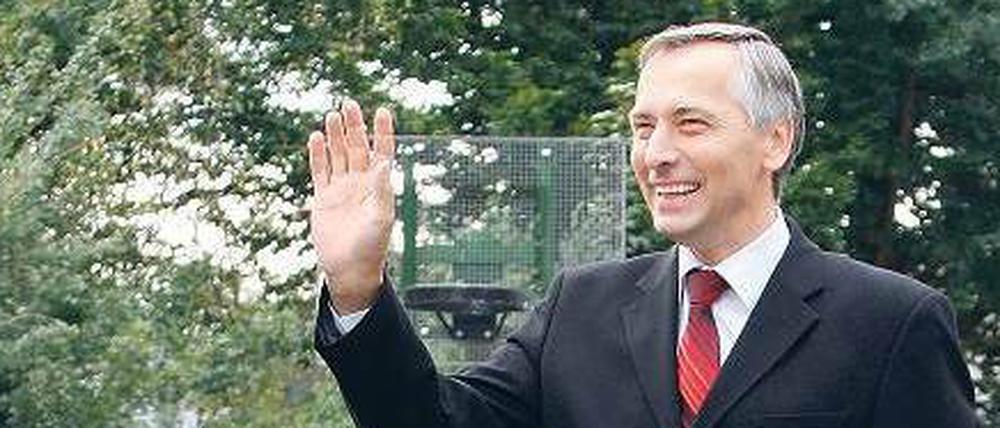 Kopiert. Jan Figel, Ex-EU-Kommissar für Bildung, soll sich bei seiner Promotion aus EU-Broschüren bedient haben.