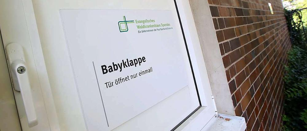 Das jüngste Kind von Kristian B. ist noch am Leben. Der 69-jährige legte die Tochter in eine Babyklappe, bevor er seine Familie und sich selbst umbrachte - vermutlich aus Verzweiflung.