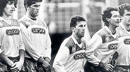 Doppelt geschützt. Der FC Homburg sorgte in der Saison 1987/88 für Aufsehen, als der Kondomhersteller London neuer Trikotsponsor wurde. Der DFB wollte das verhindern, aber das Landgericht Frankfurt am Main entschied zugunsten der Homburger.
