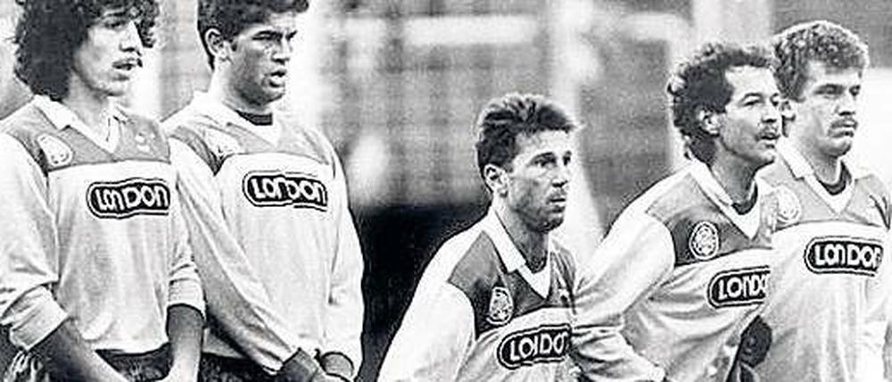 Doppelt geschützt. Der FC Homburg sorgte in der Saison 1987/88 für Aufsehen, als der Kondomhersteller London neuer Trikotsponsor wurde. Der DFB wollte das verhindern, aber das Landgericht Frankfurt am Main entschied zugunsten der Homburger.