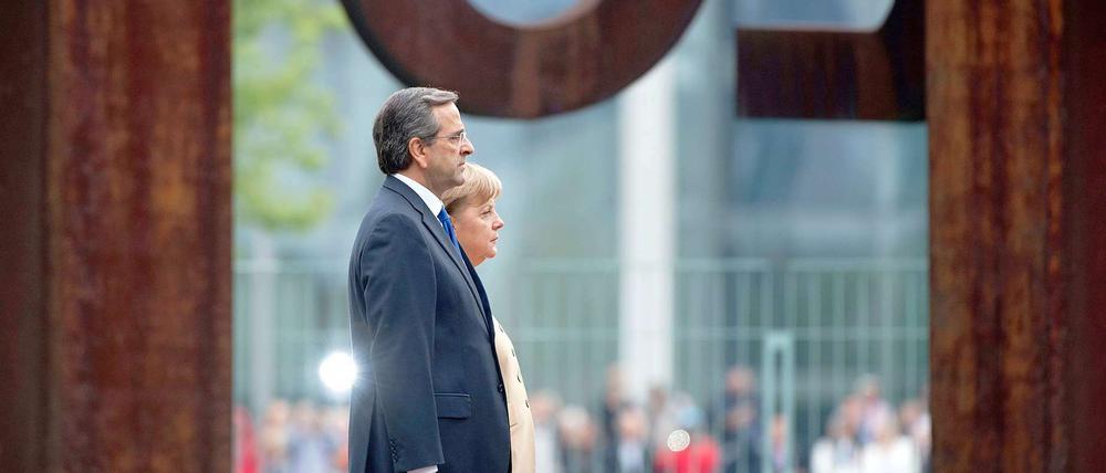 Moment des Innehaltens: Merkel hat Antonis Samaras in Berlin empfangen.