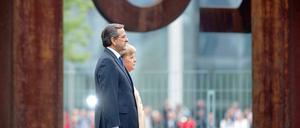 Moment des Innehaltens: Merkel hat Antonis Samaras in Berlin empfangen.