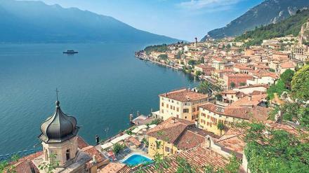 Bootstage, Gnadentage, Sonnentage. Der Gardasee, Schauplatz von Bodo Kirchhoffs Roman, hier von Limone aus betrachtet.