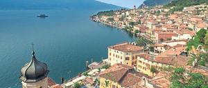 Bootstage, Gnadentage, Sonnentage. Der Gardasee, Schauplatz von Bodo Kirchhoffs Roman, hier von Limone aus betrachtet. 