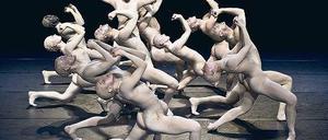 Fruchtbarkeitsritus. Tänzer des norwegischen Ensembles Carte Blanche. 