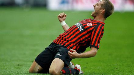 Frankfurts Stefan Aigner jubelt über seinen Treffer zum 1:1- Ausgleich