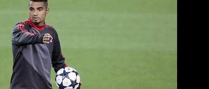 Wegzeiger. Kevin-Prince Boateng weiß, wo es auf dem Fußballplatz langgeht.