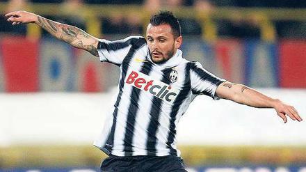 Hier schwebt der Campione! Juves Simone Pepe demonstriert Turiner Leichtigkeit. Foto: dapd