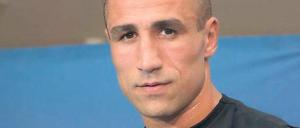 Diese Faust kann weh tun! Arthur Abraham zeigt seine wichtigste Waffe.