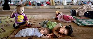 Schlafen und warten: Mehrere Millionen Syrer sind auf der Flucht, vielen leben seit Wochen in Camps in Nachbarländern.