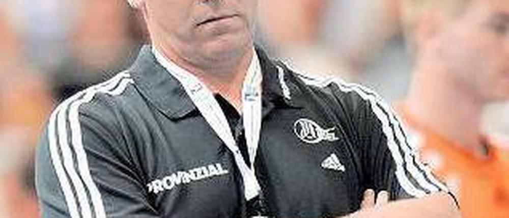 Schon gelangweilt? Die Kieler Handballer von Trainer Gislason sind in Deutschland seit Mai 2011 unbesiegt.Foto: dpa