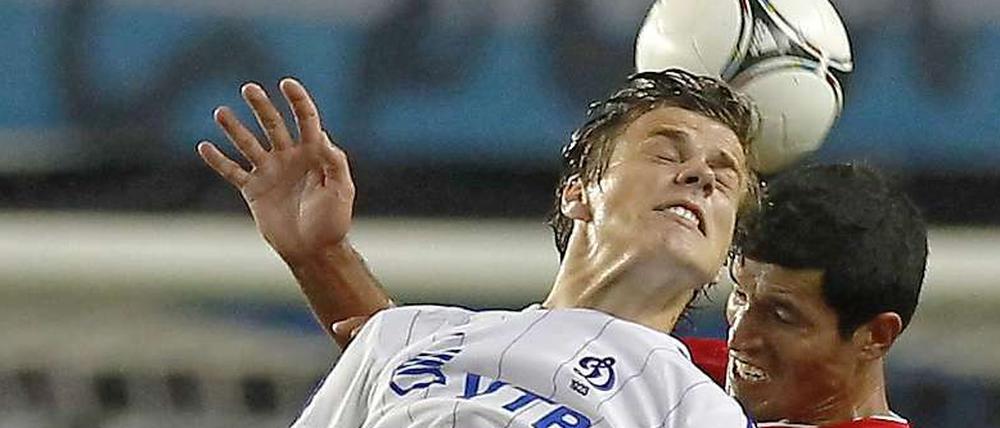 Zweikampf: Aleksandr Kokorin von Dynamo Moskau (vorn) und Francisco Rodriguez vom VfB Stuttgart. 