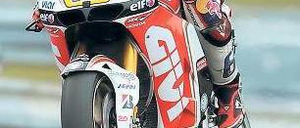 Schwere Maschine, ganz leichtfüßig. Stefan Bradl fährt mittlerweile in der wichtigsten Rennklasse, der MotoGP. Foto: AFP