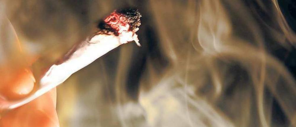 Job weg wegen Joints. Der Gleisbauer will Cannabis nur in der Freizeit konsumiert haben. Dennoch sahen das Gericht und die BVG ein Sicherheitsrisiko. 