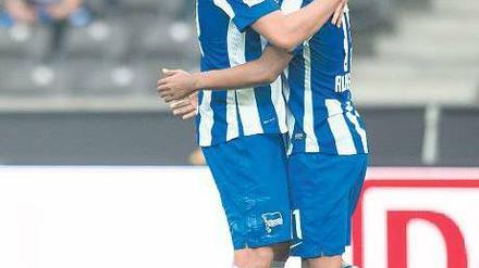 Zeit für Gefühle. Sandro Wagner (l.) und Sami Allagui feiern sich.