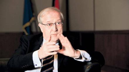 FDP-Fraktionschef Rainer Brüderle (67) verlangt, dass die Reformen umgesetzt werden, welche die griechische Regierung versprochen hat.