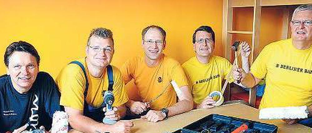 Die Helfer von der Berliner Bank. Michael Stachowiak, Carsten Wegbünder, Torsten Baum, Michael Walter und Jürgen Werner (von links).