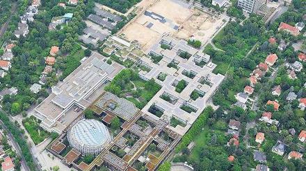 Operation am Herzen. Die Freie Universität baut ein großes Gebäude an die „Rost- und Silberlaube“ an.