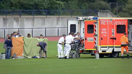Sanitäter an der Unglücksstelle. 