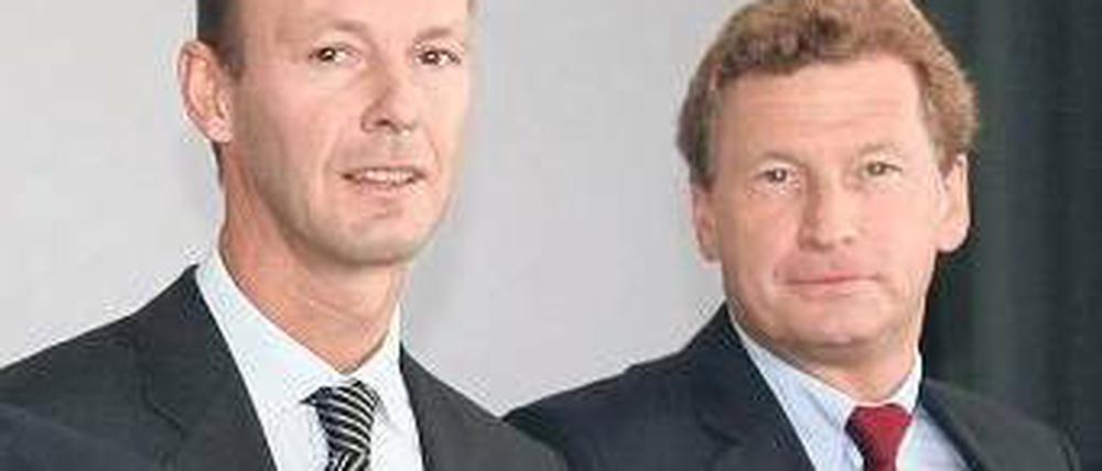 Ein Bild aus besseren Tagen. Bertelsmann-Vorstandschef Thomas Rabe (links) und Bernd Buchholz, der am Mittwoch sein Vorstandsmandat abgegeben hat. Foto: pa/dpa