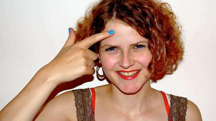 Paula kennt das "Vaterunser" auch wenn sie nicht religiös ist.