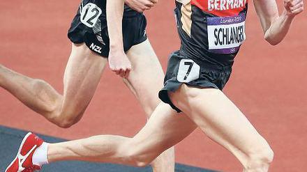 Verrannt. Carsten Schlangen (vorn) war bei den Olympischen Spielen nicht in Topform, weil er bei zu vielen Rennen zu vielen Normen nachlief. Foto: p-a/dpa
