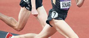 Verrannt. Carsten Schlangen (vorn) war bei den Olympischen Spielen nicht in Topform, weil er bei zu vielen Rennen zu vielen Normen nachlief. Foto: p-a/dpa
