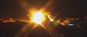 Dieser Feuerball war über Schwabing München bei der Sprengung einer Weltkriegsbombe zu sehen.