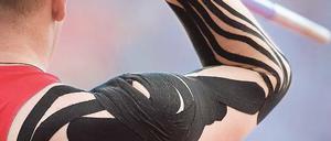 Stärke zeigen. Die kunstvoll geklebten Bänder erinnern mitunter auch an Kriegsbemalung. 