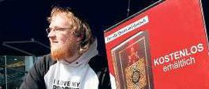 Koran für alle. Die „Muslimisch Demokratische Union“ soll enge Kontakte zu Salafisten haben. 