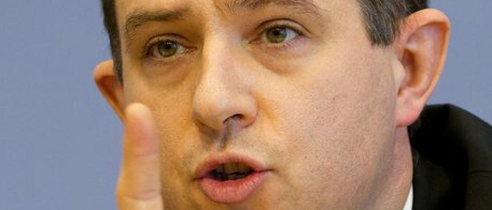 Stephan Kramer, Generalsekretär der Juden in Deutschland, wirft "Israel im Zusammenhang mit der Beschneidungsdebatte "paternalistische Einmischung" vor.