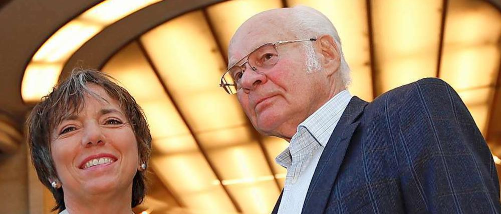 Pastorin trifft Filmstar. Margot Käßmann wünschte sich für ihren Auftritt im Astor-Kino einen Karl-May-Film – und plauderte mit Ralf Wolter (Sam Hawkens).