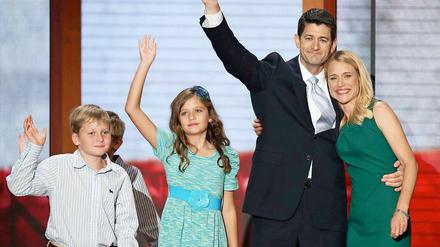 Paul Ryan mit Ehefrau und Kindern nach seiner Rede beim Parteitag.