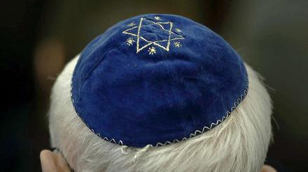 Die Kippa nur noch versteckt tragen? Niemals!, fordert Dieter Graumann.