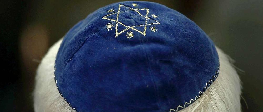 Die Kippa nur noch versteckt tragen? Niemals!, fordert Dieter Graumann.