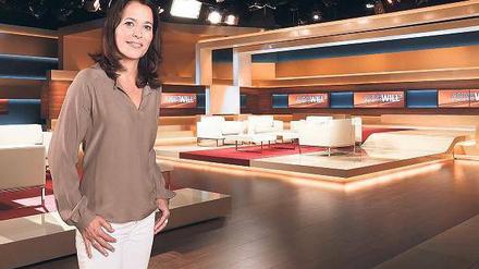 Noch allein zu Hause. Am kommenden Mittwoch startet Anne Will wieder ihre Talkshow im Ersten. Mit dem ersten Jahr auf dem neuen Sendeplatz ist sie zufrieden. Durchschnittlich 1,64 Millionen Zuschauer schalteten ein, der Marktanteil lag bei 10,6 Prozent. Foto: ARD