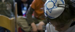 Jüdische Kita in Berlin. Viele Juden vermeiden das Tragen der Kippa in der Öffentlichkeit - aus Angst vor antisemitischen Angriffen.